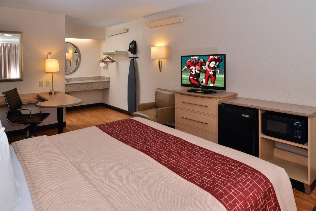 Super 8 By Wyndham Deerfield - Northbrook Hotel Bagian luar foto