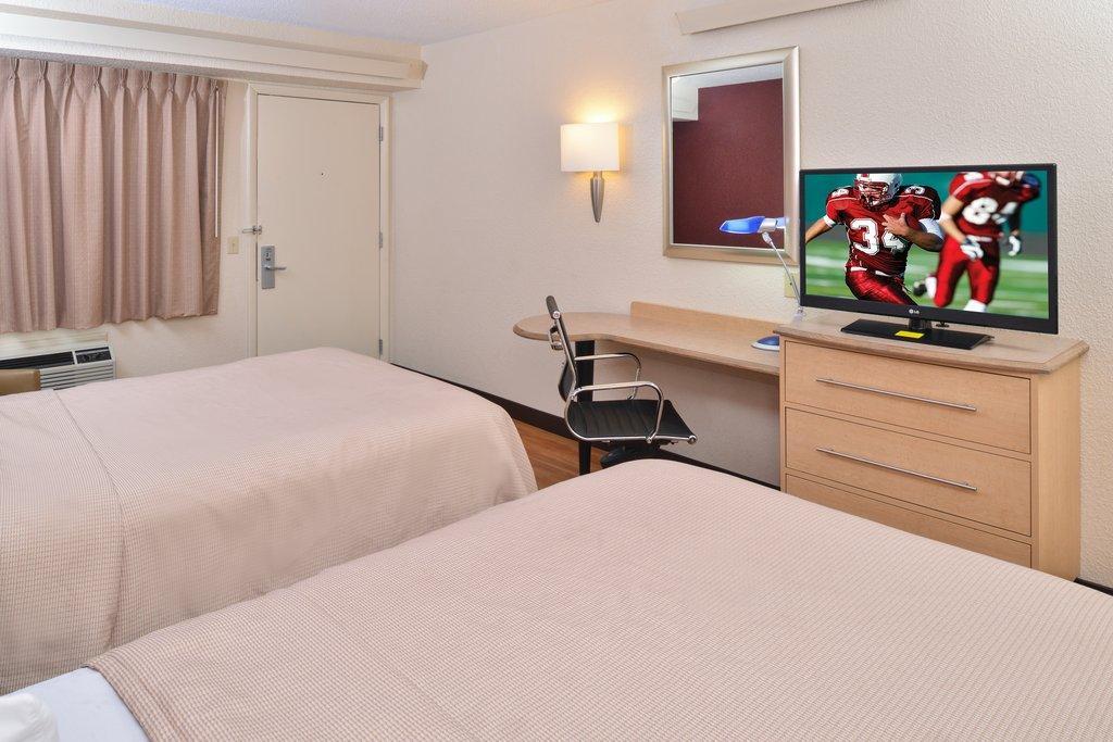 Super 8 By Wyndham Deerfield - Northbrook Hotel Bagian luar foto