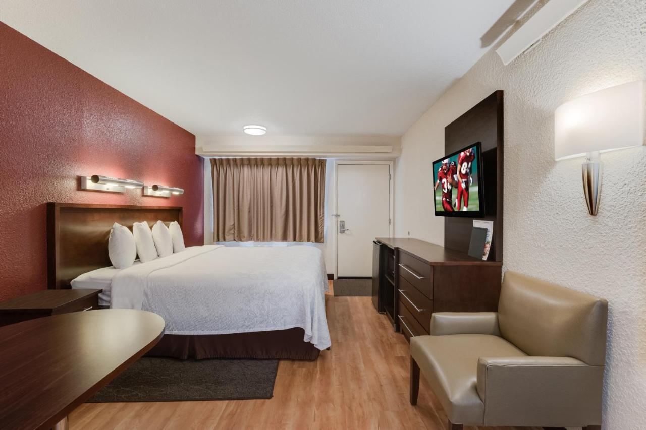 Super 8 By Wyndham Deerfield - Northbrook Hotel Bagian luar foto