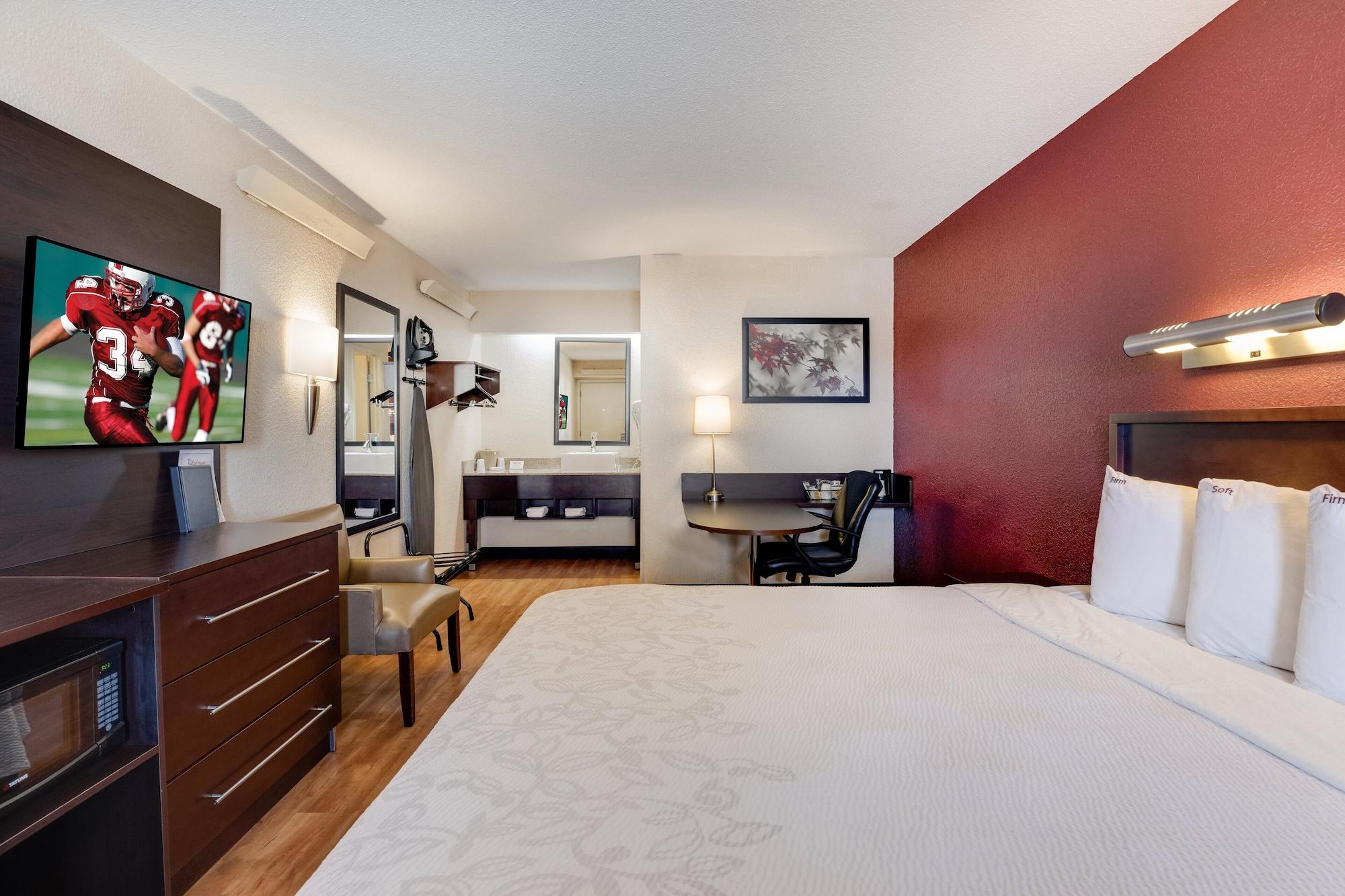 Super 8 By Wyndham Deerfield - Northbrook Hotel Bagian luar foto