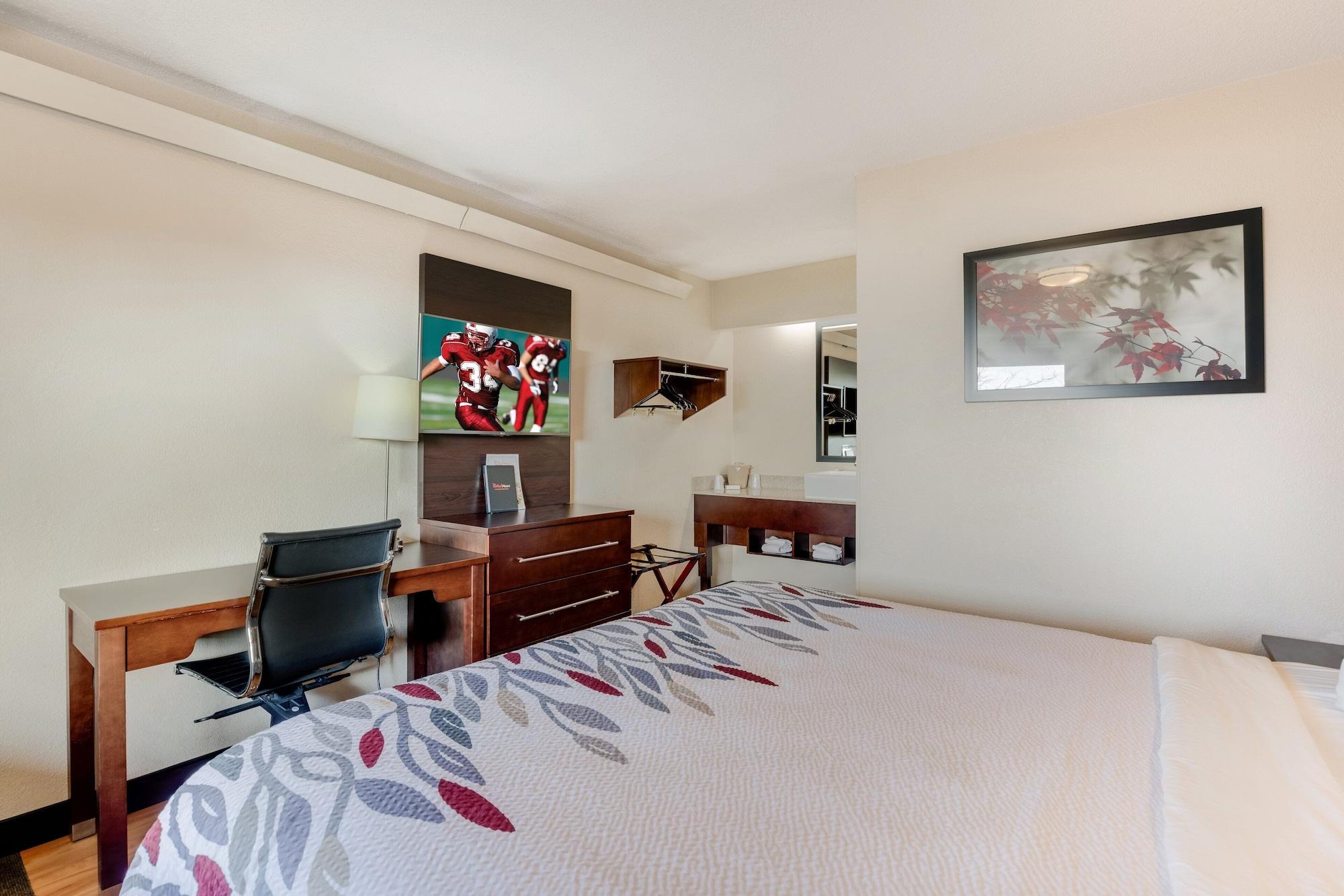 Super 8 By Wyndham Deerfield - Northbrook Hotel Bagian luar foto