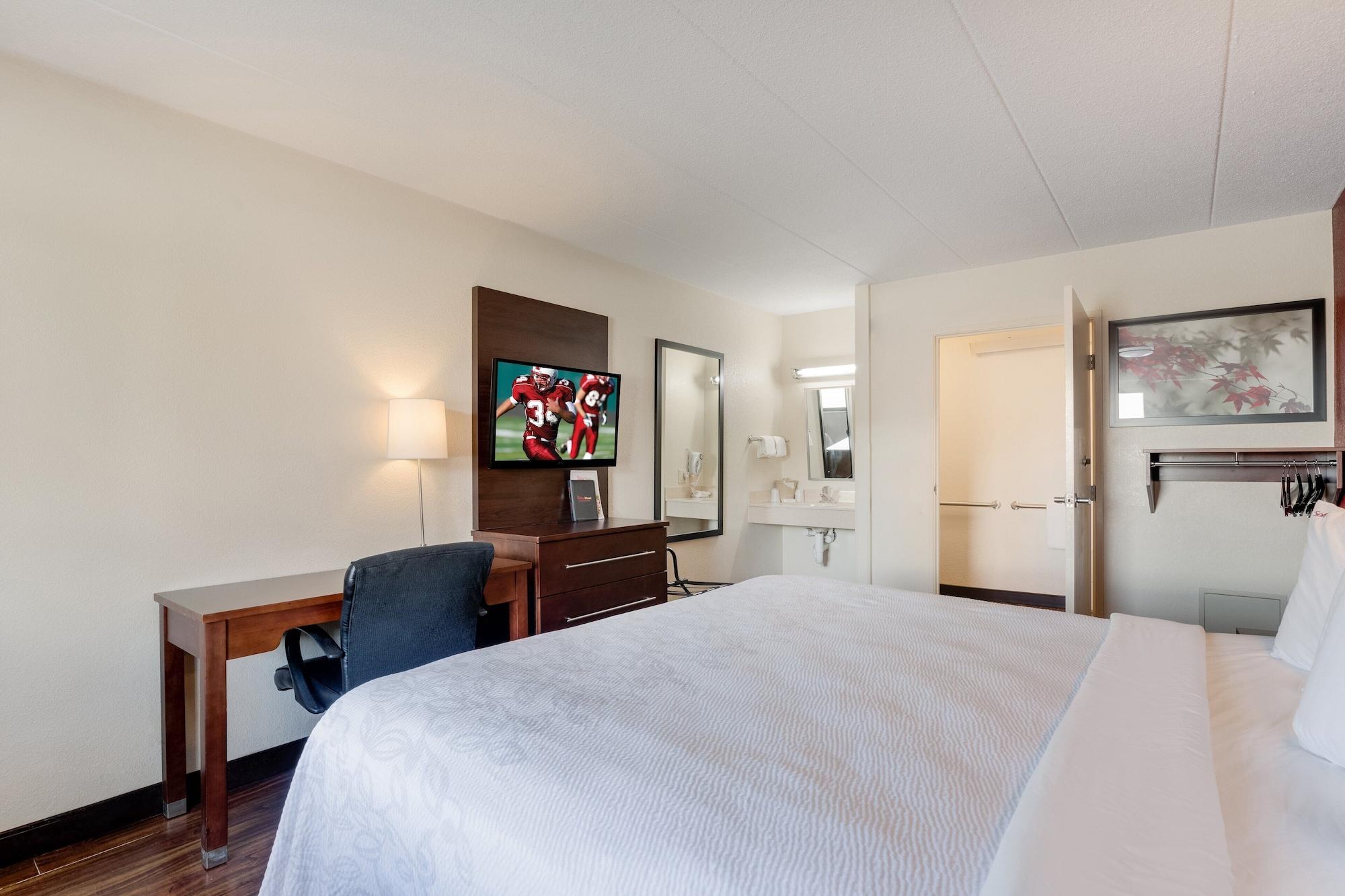 Super 8 By Wyndham Deerfield - Northbrook Hotel Bagian luar foto