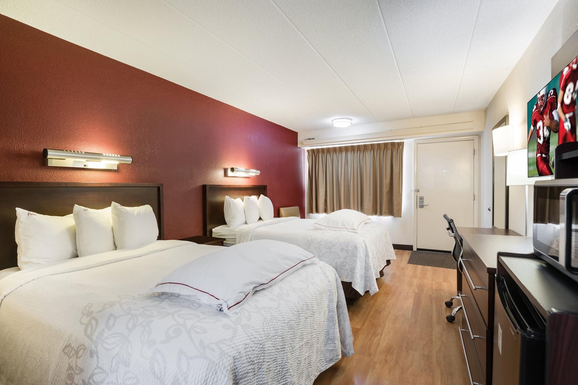 Super 8 By Wyndham Deerfield - Northbrook Hotel Bagian luar foto