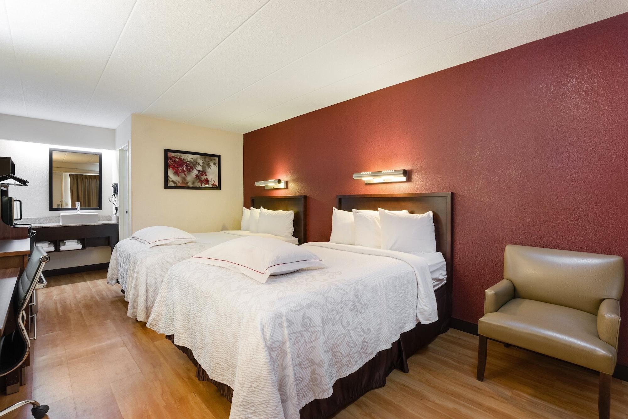 Super 8 By Wyndham Deerfield - Northbrook Hotel Bagian luar foto