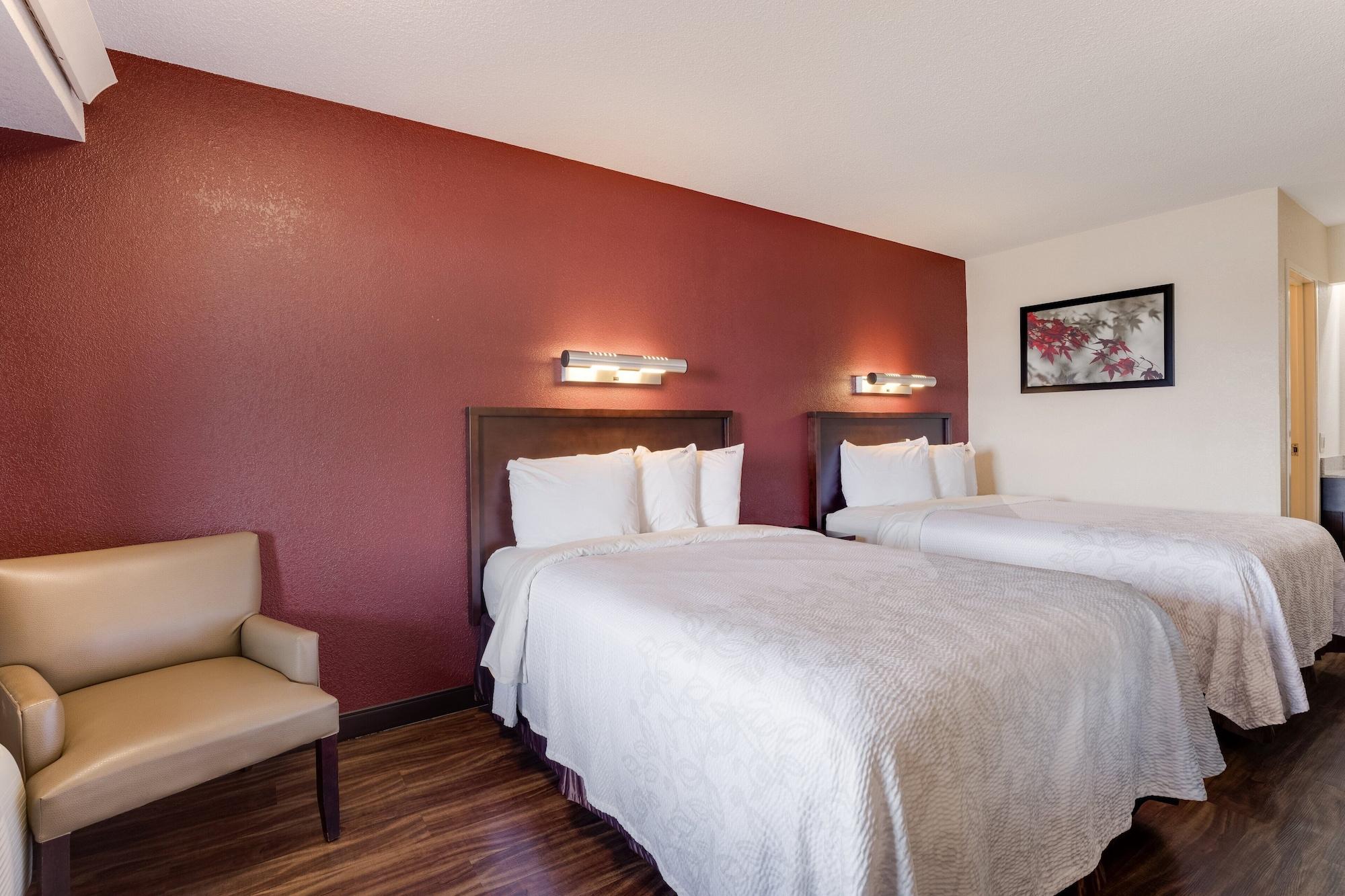 Super 8 By Wyndham Deerfield - Northbrook Hotel Bagian luar foto