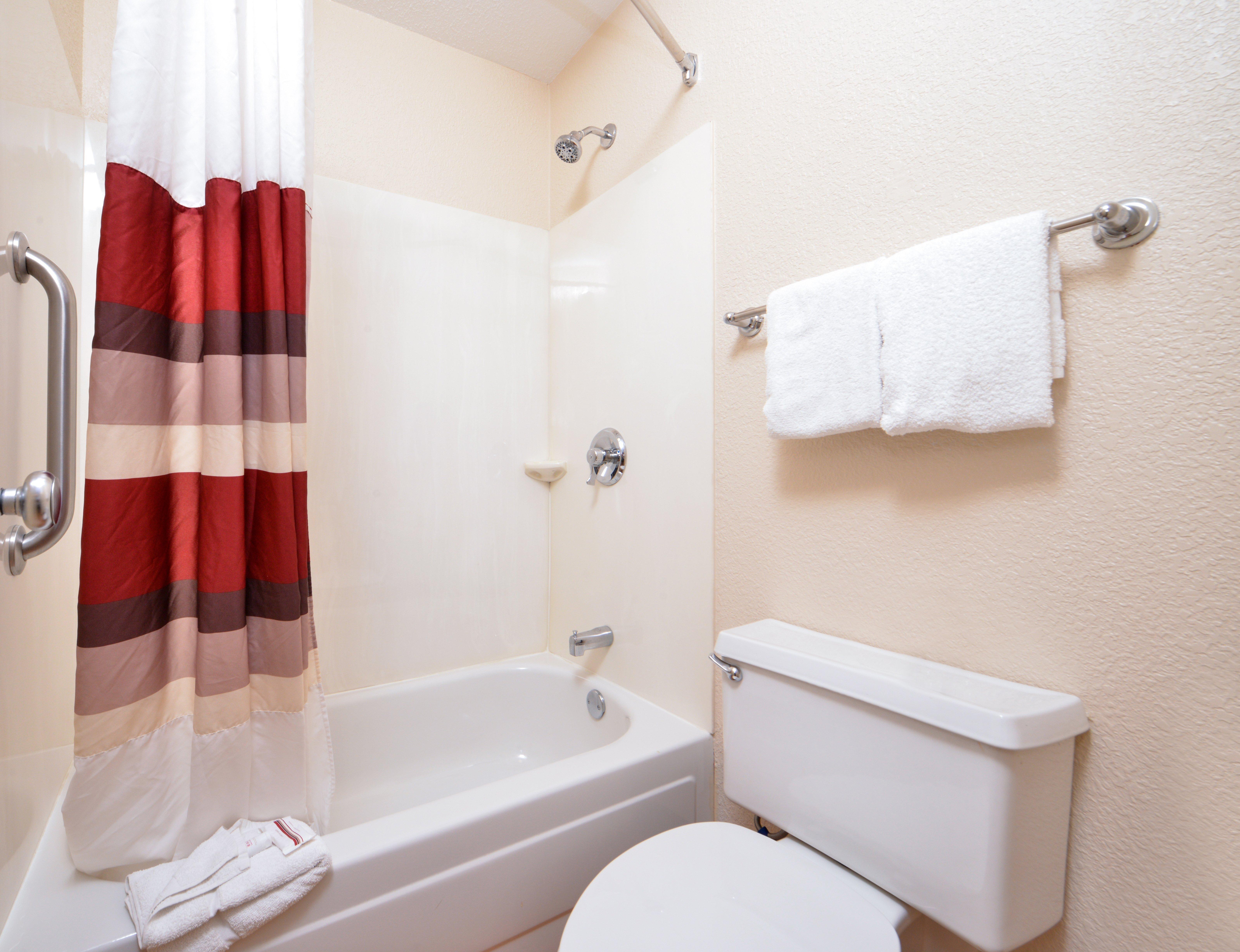 Super 8 By Wyndham Deerfield - Northbrook Hotel Bagian luar foto