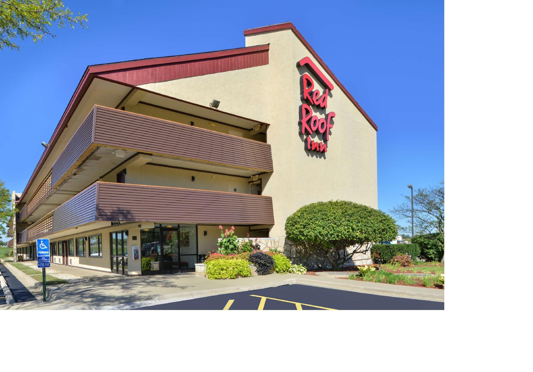 Super 8 By Wyndham Deerfield - Northbrook Hotel Bagian luar foto