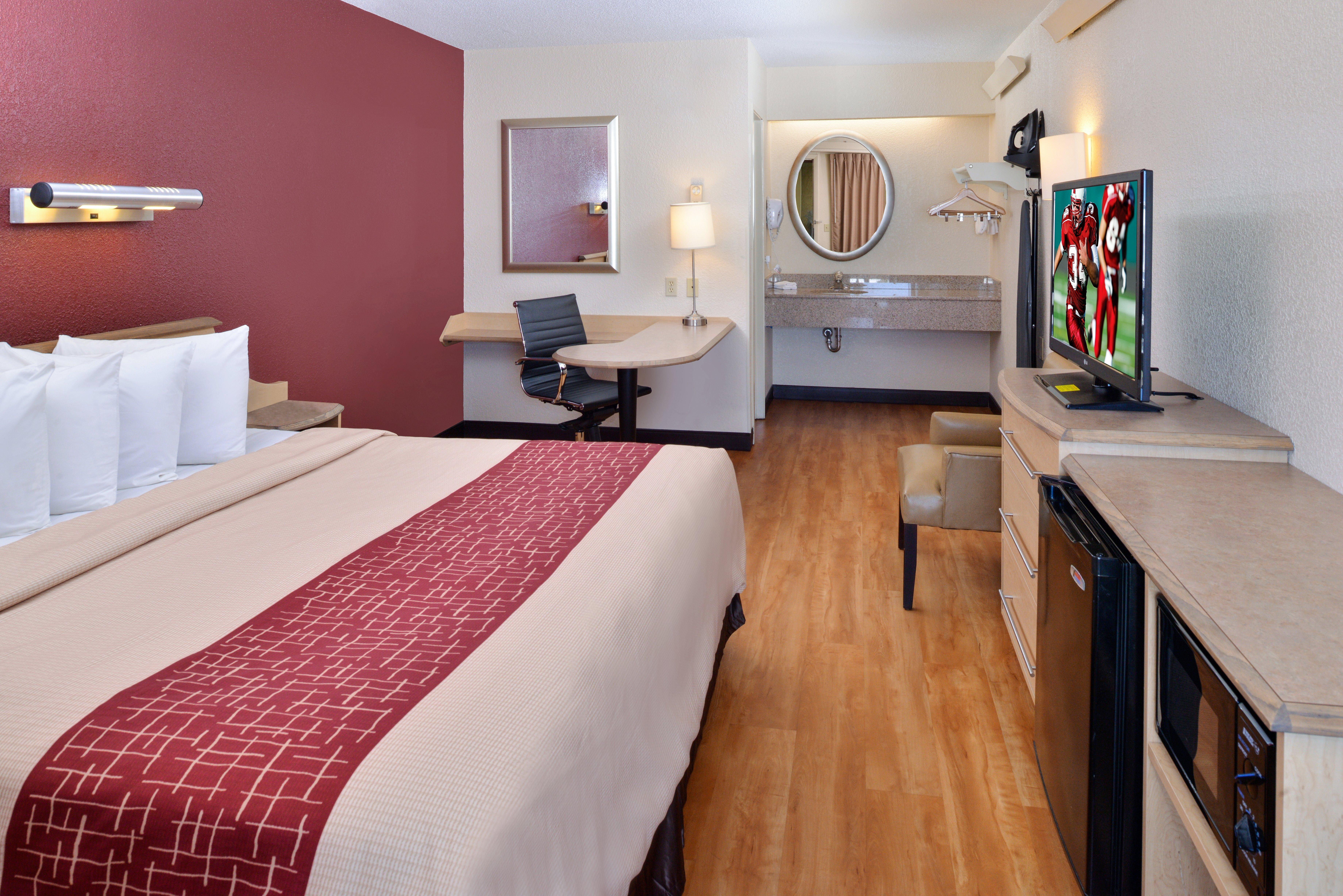 Super 8 By Wyndham Deerfield - Northbrook Hotel Bagian luar foto