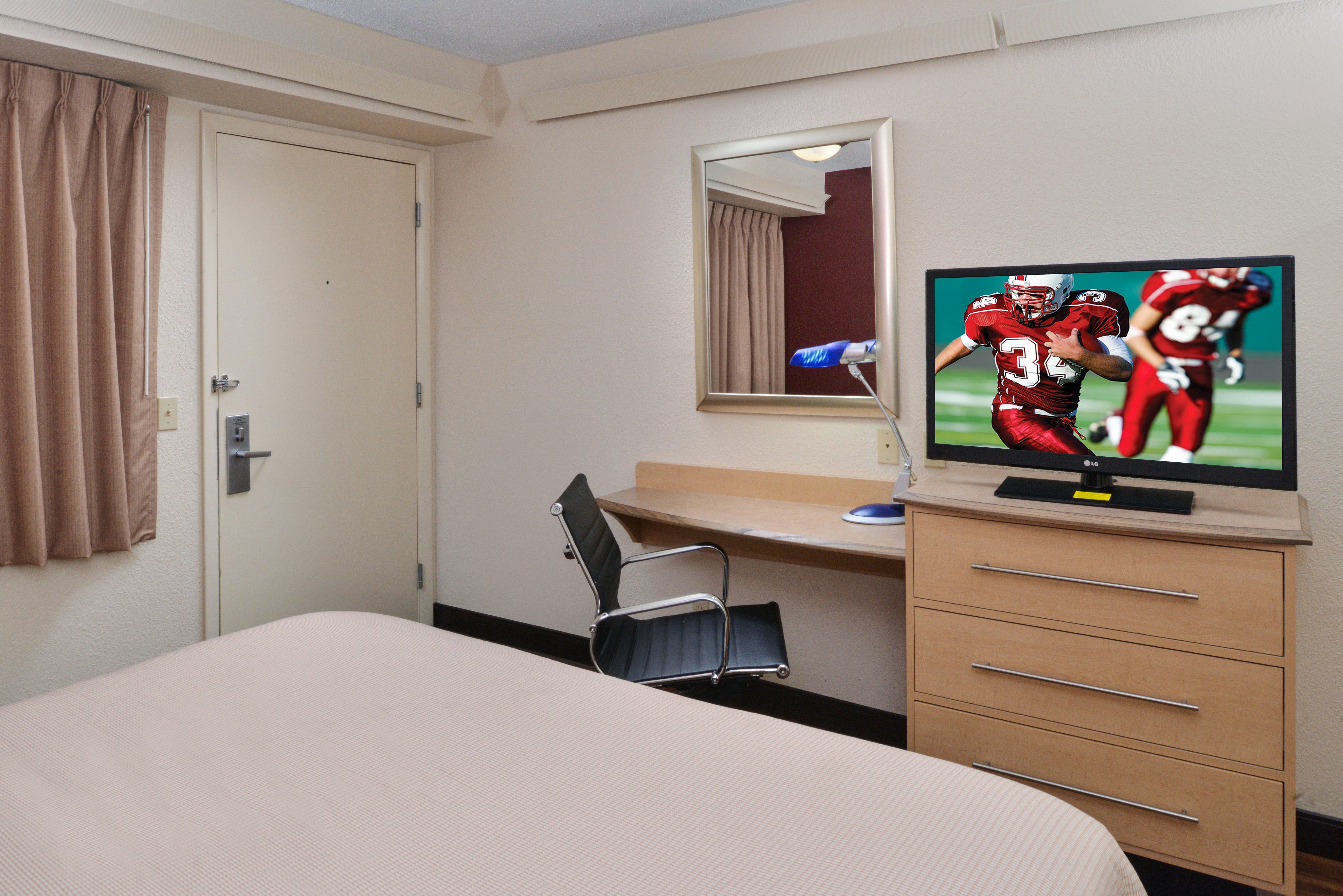 Super 8 By Wyndham Deerfield - Northbrook Hotel Bagian luar foto