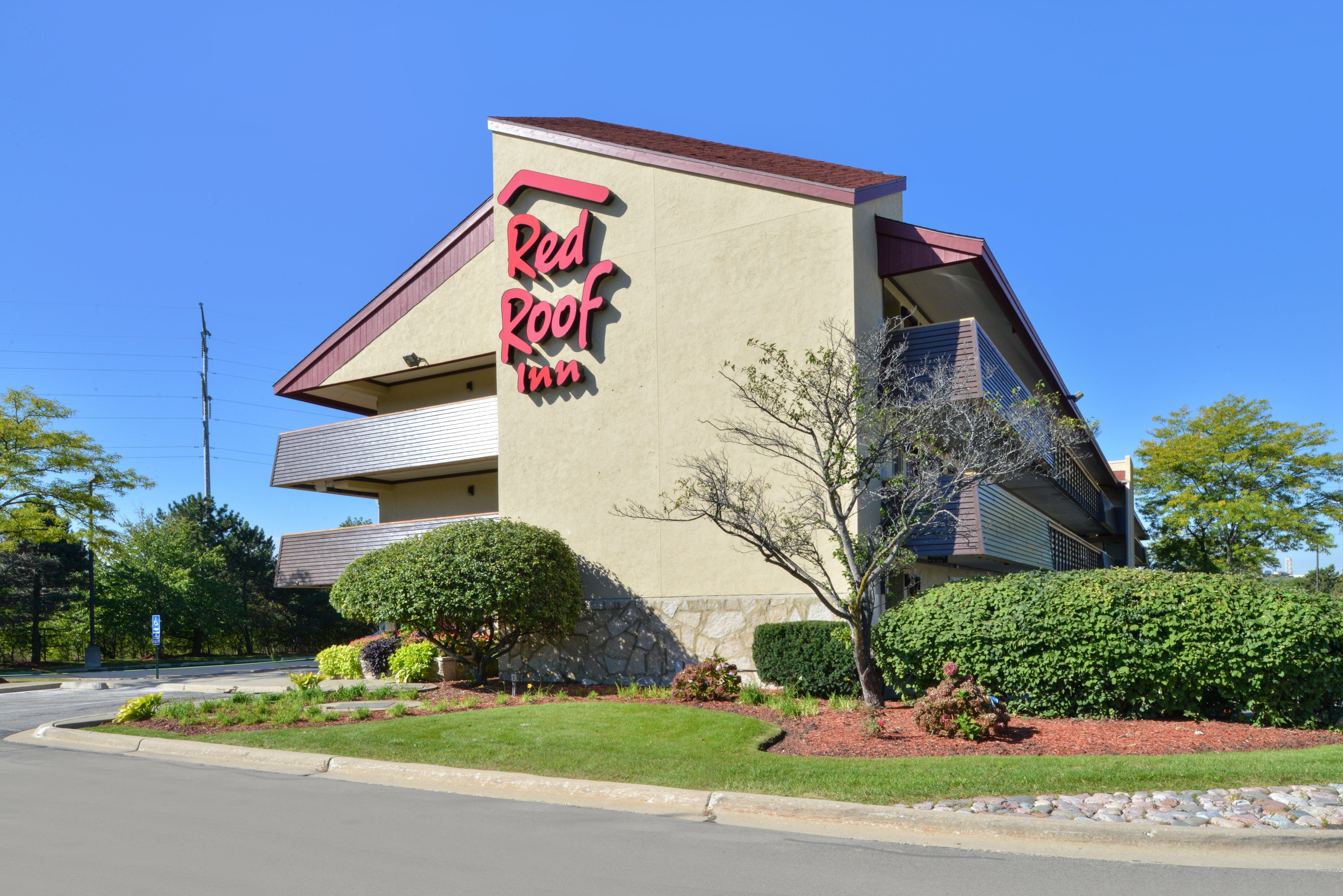 Super 8 By Wyndham Deerfield - Northbrook Hotel Bagian luar foto