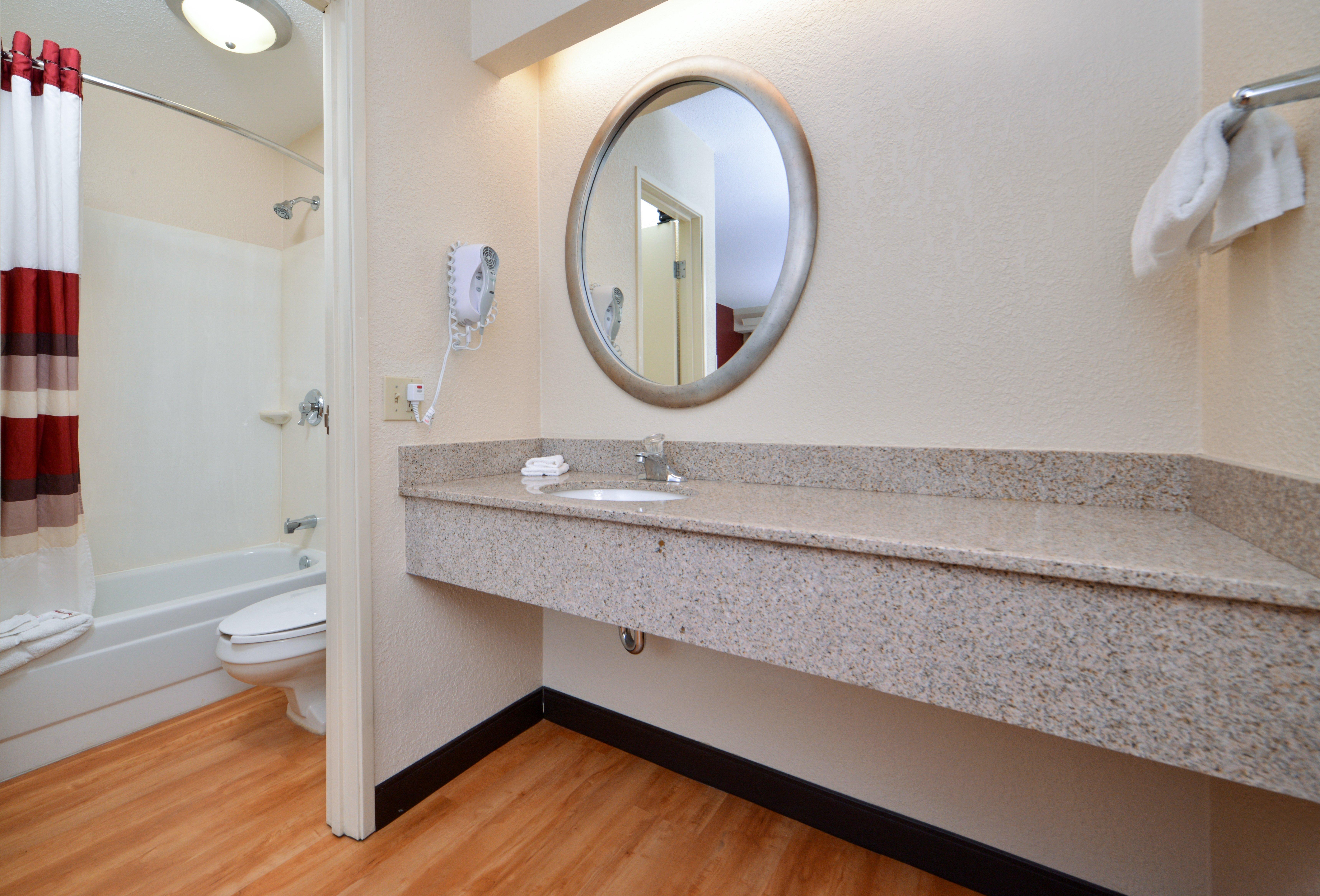 Super 8 By Wyndham Deerfield - Northbrook Hotel Bagian luar foto