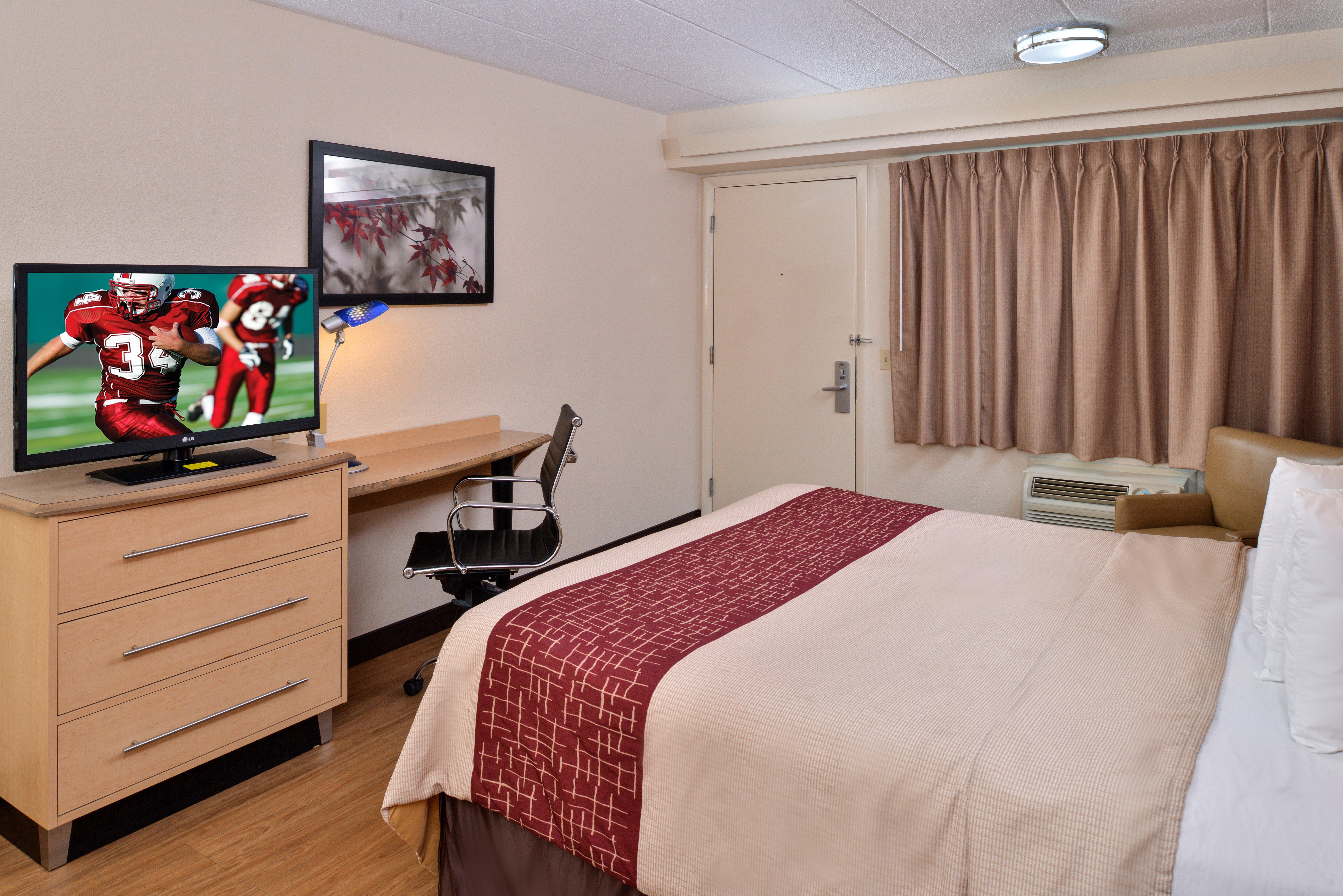 Super 8 By Wyndham Deerfield - Northbrook Hotel Bagian luar foto