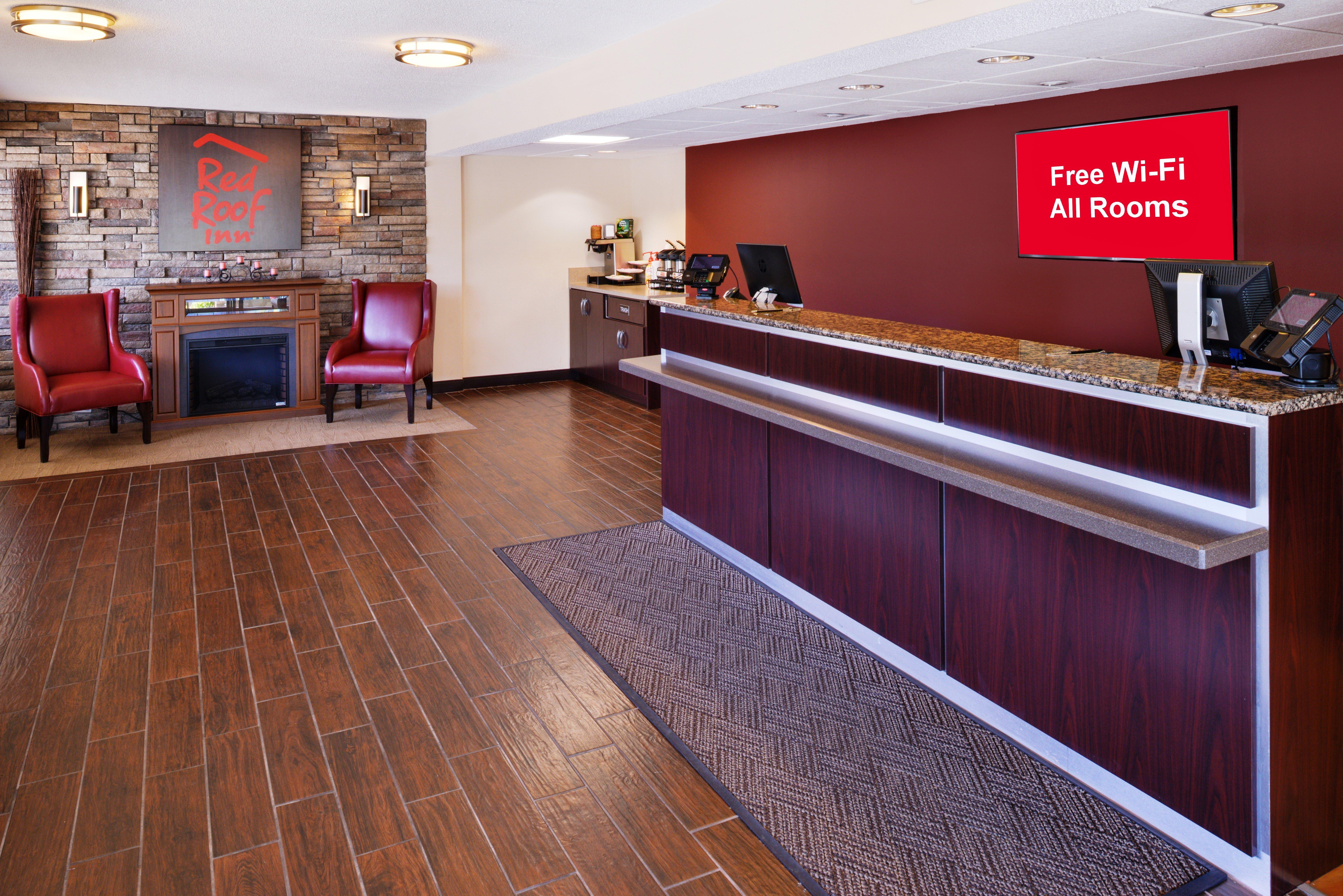 Super 8 By Wyndham Deerfield - Northbrook Hotel Bagian luar foto