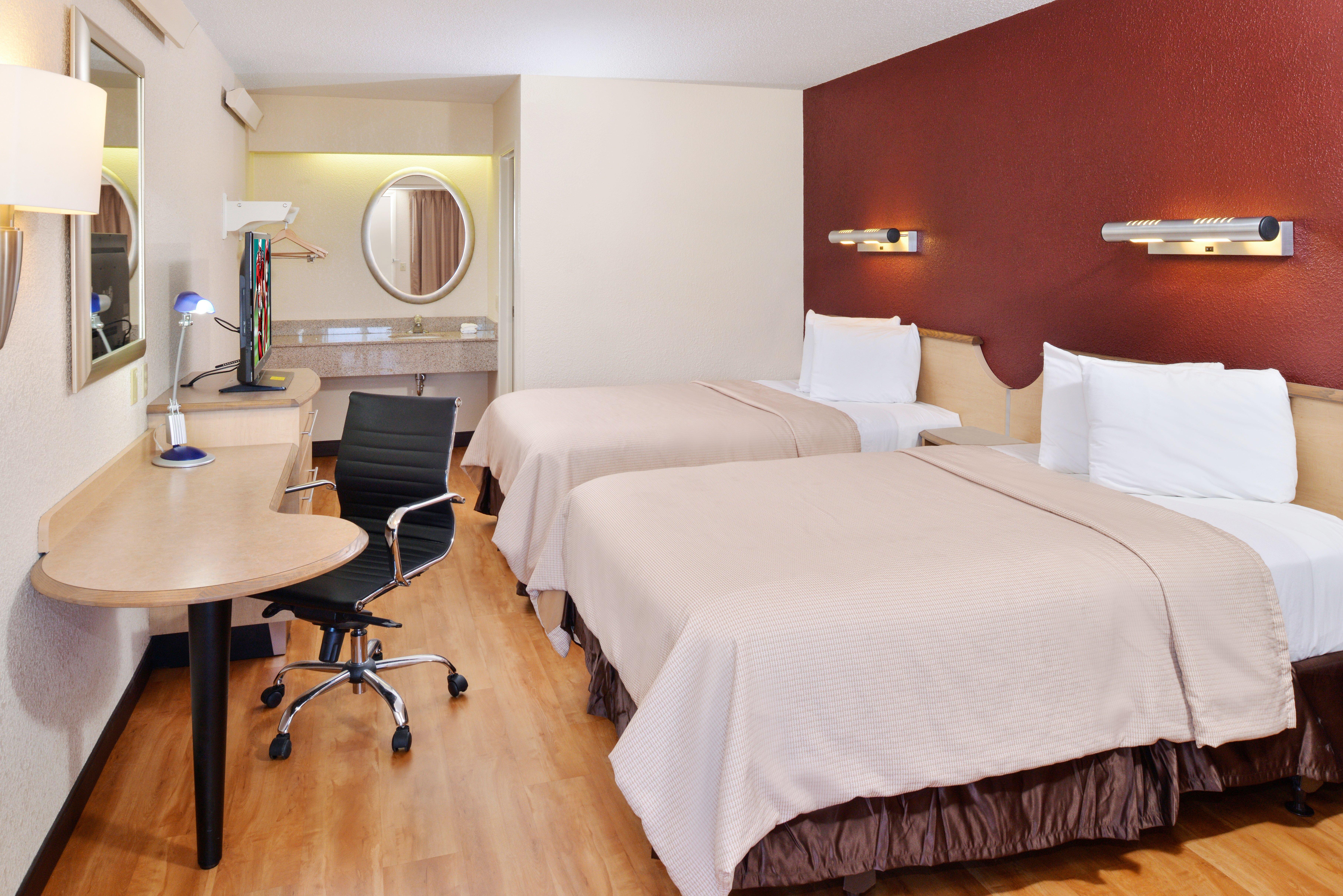 Super 8 By Wyndham Deerfield - Northbrook Hotel Bagian luar foto