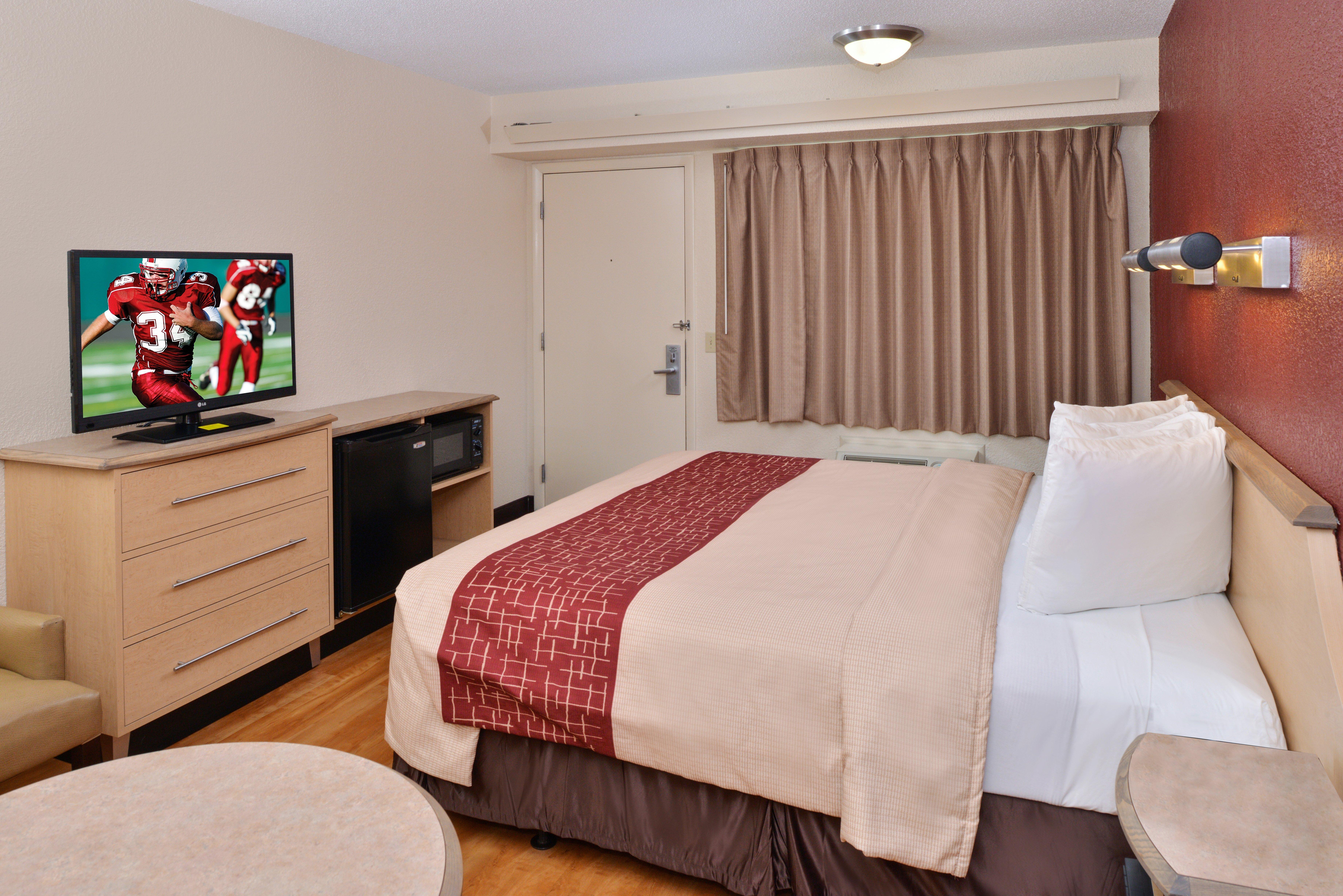 Super 8 By Wyndham Deerfield - Northbrook Hotel Bagian luar foto