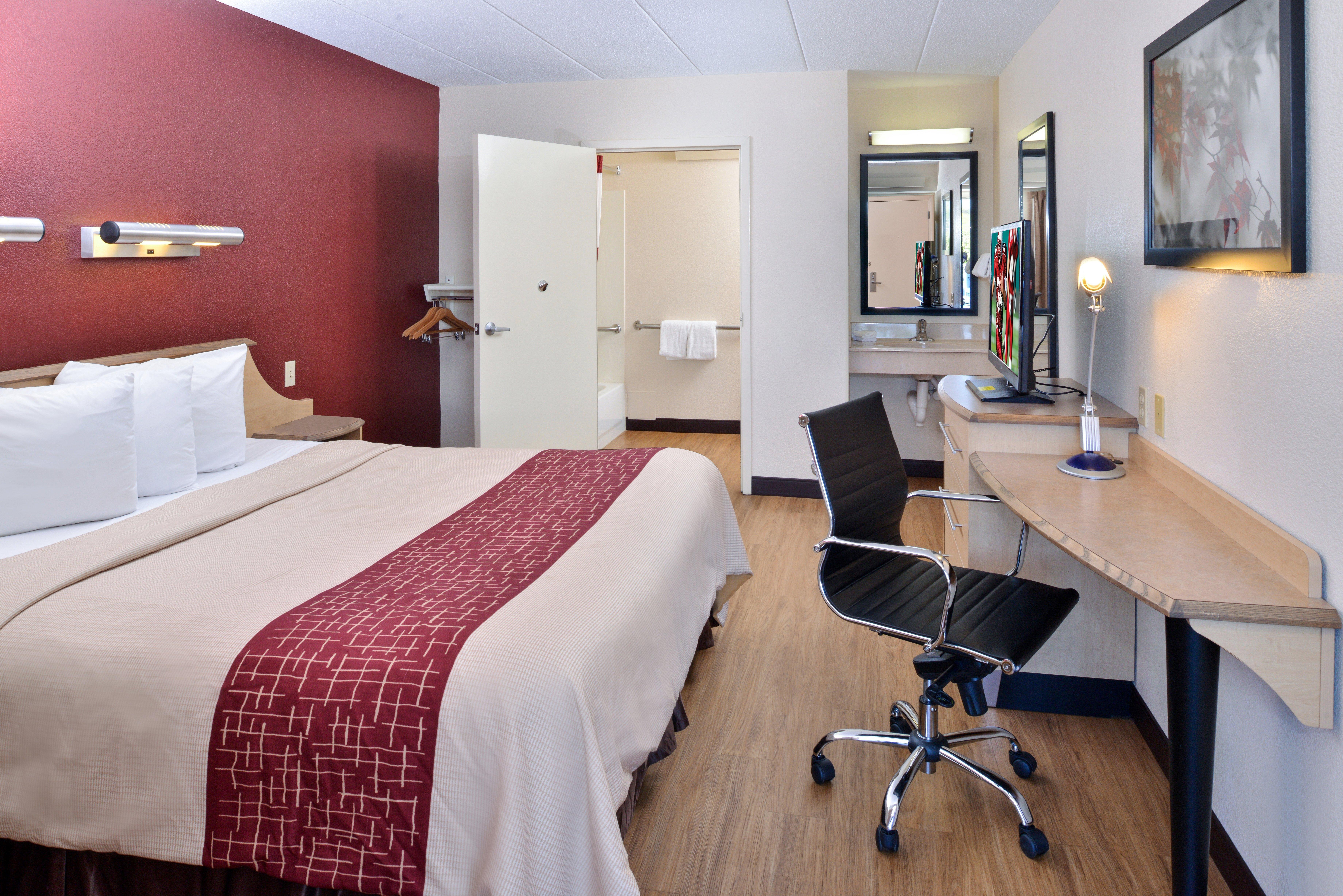 Super 8 By Wyndham Deerfield - Northbrook Hotel Bagian luar foto