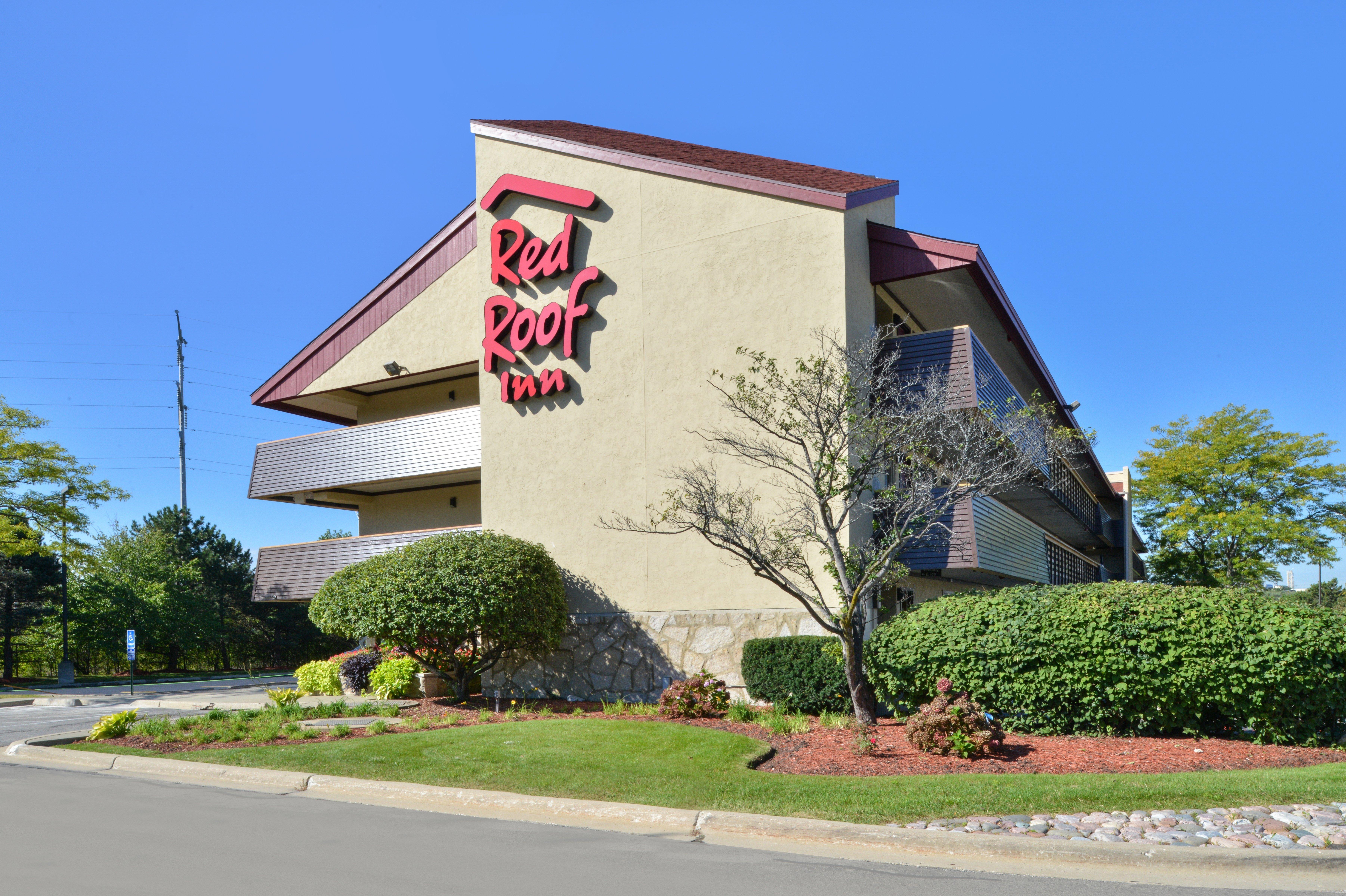 Super 8 By Wyndham Deerfield - Northbrook Hotel Bagian luar foto