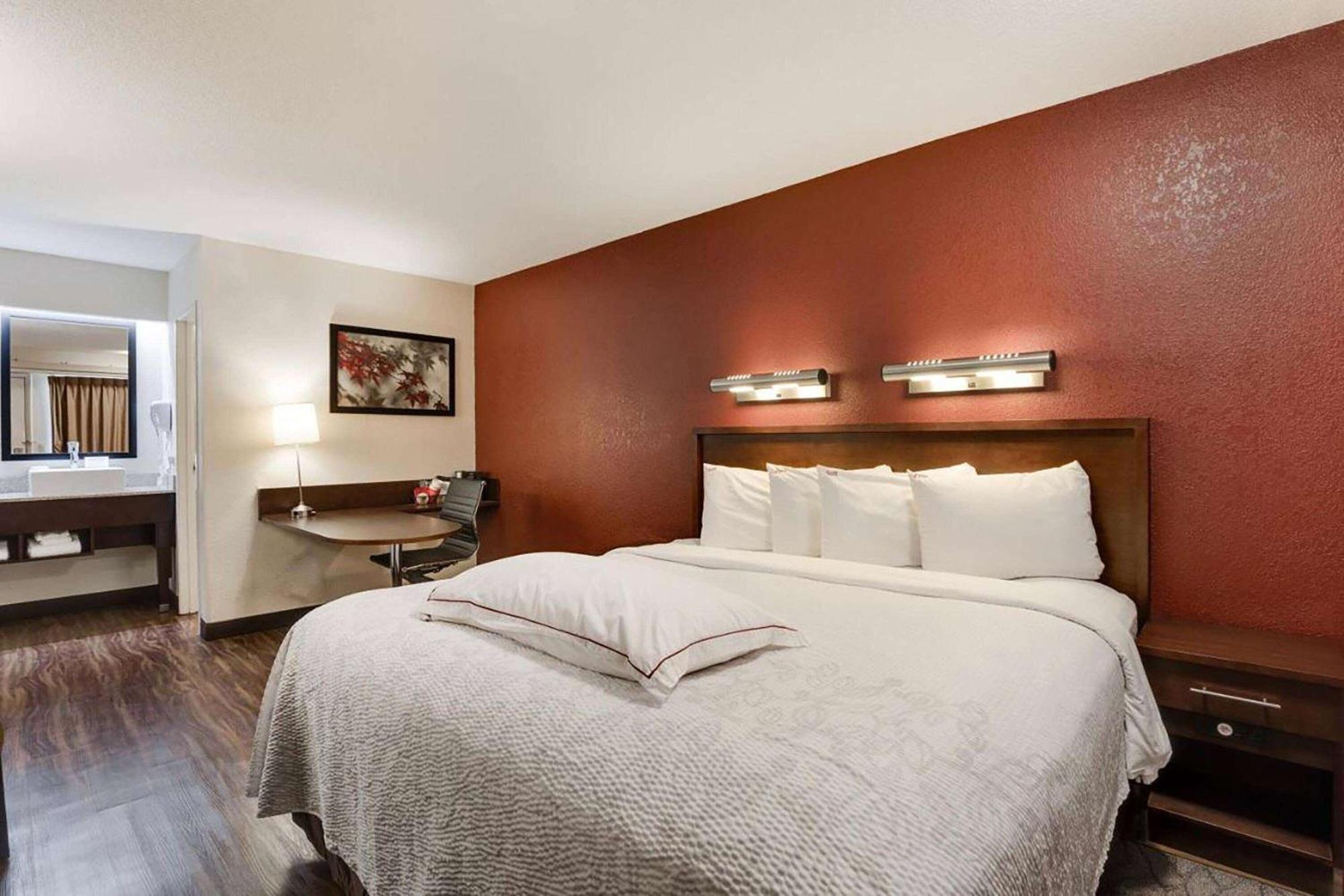 Super 8 By Wyndham Deerfield - Northbrook Hotel Bagian luar foto