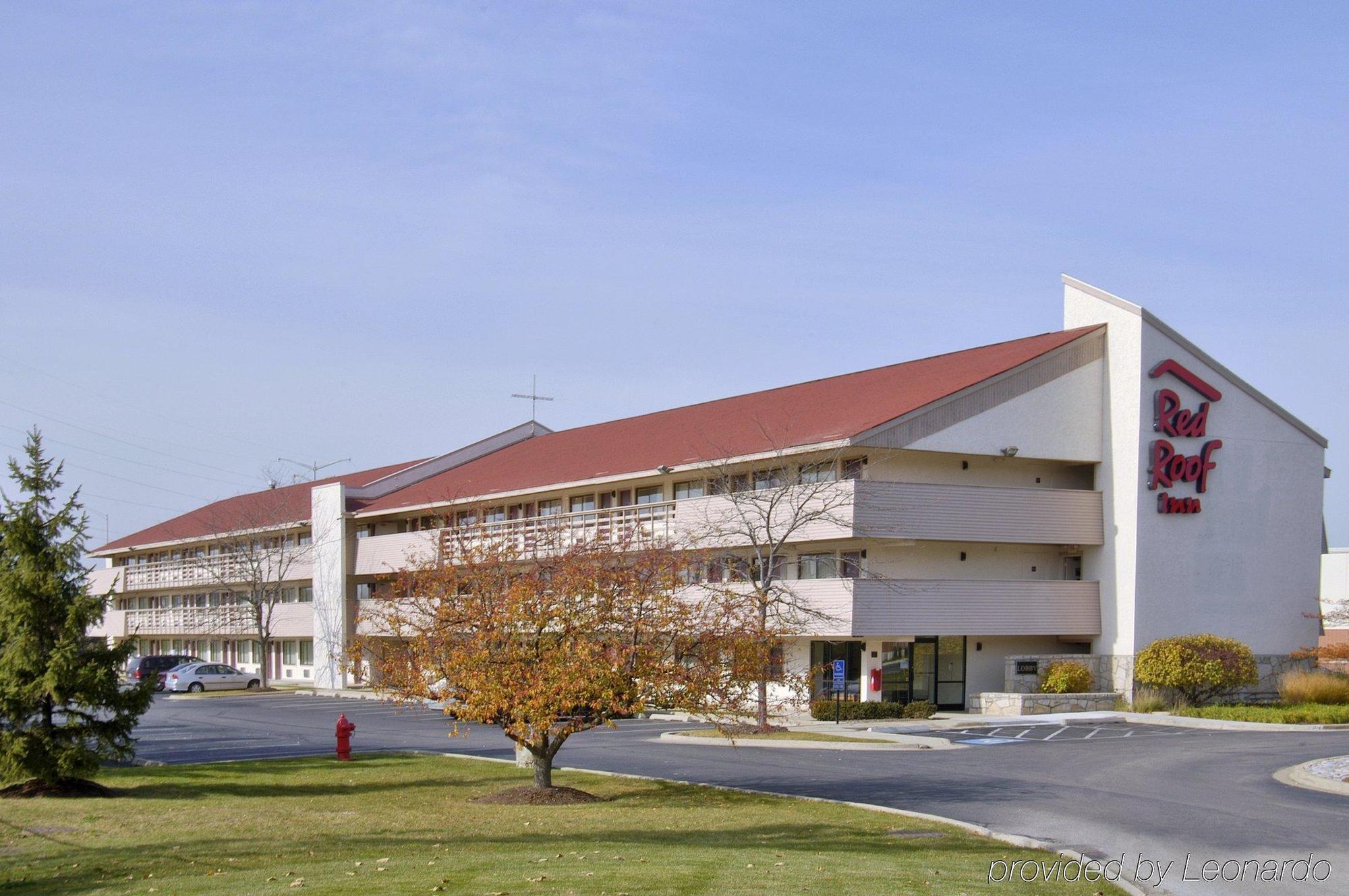 Super 8 By Wyndham Deerfield - Northbrook Hotel Bagian luar foto