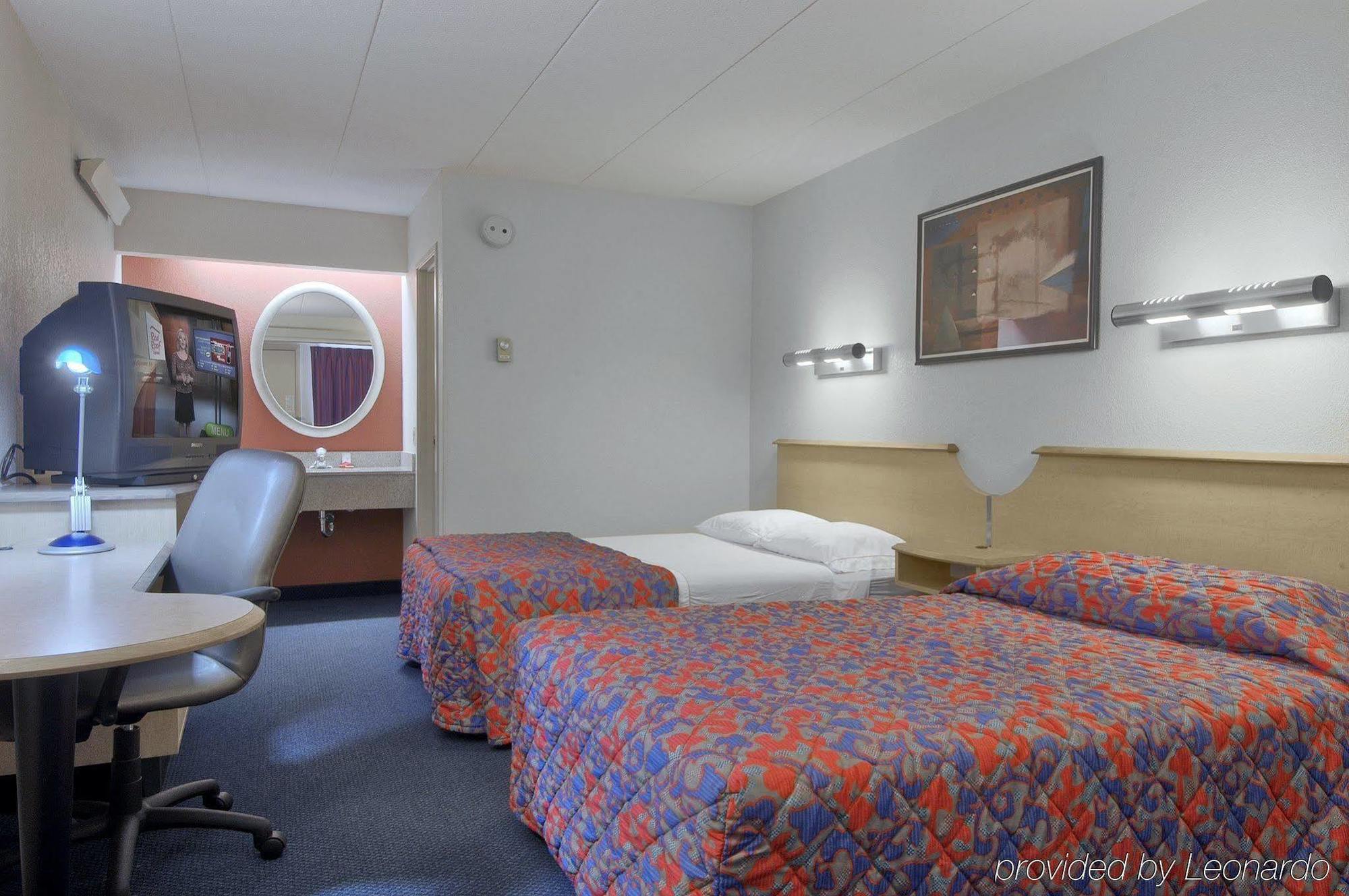 Super 8 By Wyndham Deerfield - Northbrook Hotel Ruang foto