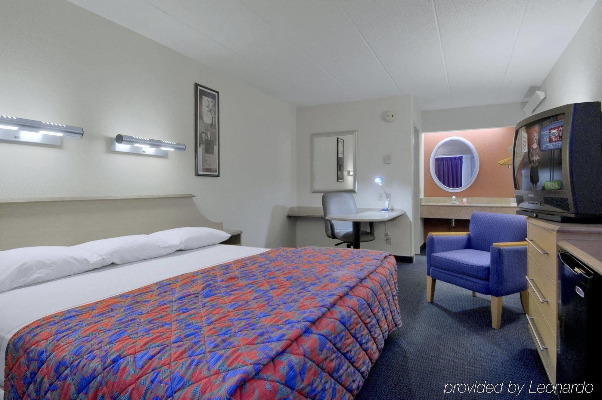 Super 8 By Wyndham Deerfield - Northbrook Hotel Ruang foto